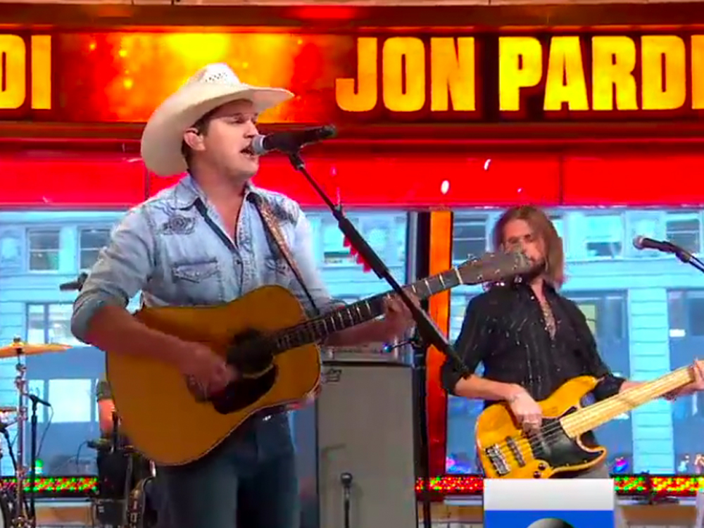 Jon Pardi Got “Cleaned Up” but Only “So Fancy” for Performance of “Dirt on My Boots”